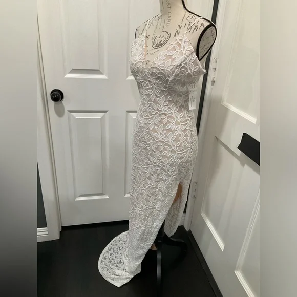 NWT WINDSOR WEDDING PROM COCKTAIL HIGH SIDE SLIT NUDE AND WHITE LACE GOWN - Picture 4 of 11
